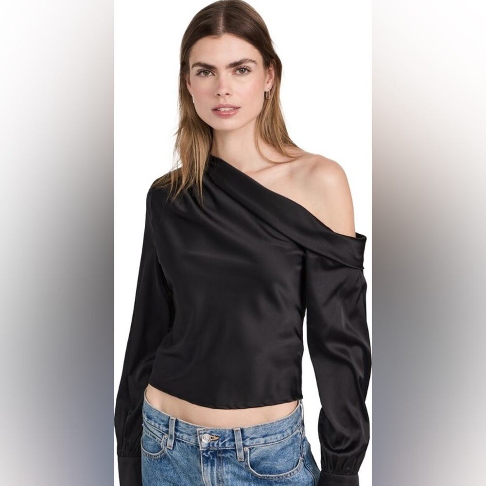 Brand: Lioness
Women's Daydream Off Shoulder Top
Color Ónix